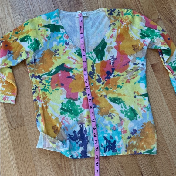 Kinross 100% Cashmere V-neck. - Picture 5 of 6